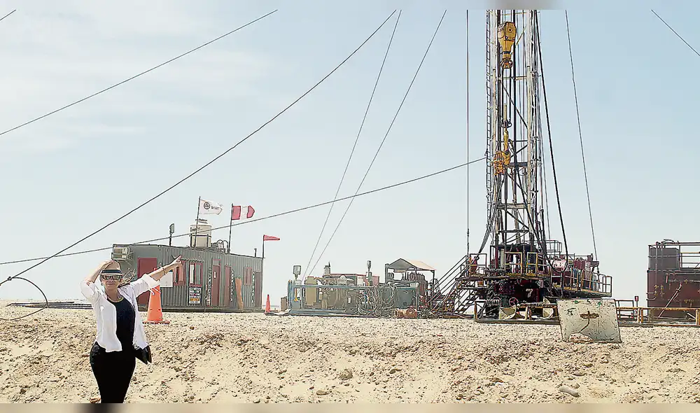 Torre de la discordia. Pobladora muestra la infraestructura que ha levantado la empresa sin tener la respectiva aprobación.