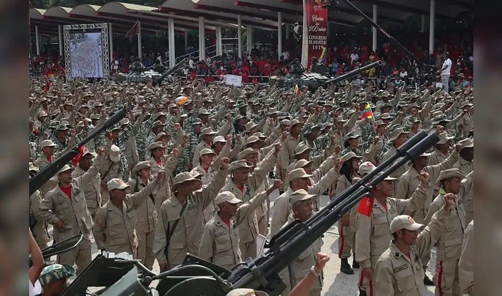 Maduro muestra poderío militar del chavismo en desfile armado de milicia bolivariana [FOTOS]