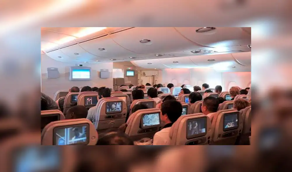 Potente rayo roza avión a punto de despegar y pasajeros se salvan de milagro