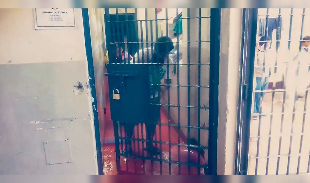 Internos del penal de Moquegua ayudan en la limpieza y desinfección del recinto penitenciario. Internos del penal de Moquegua ayudan en la limpieza y desinfección del recinto penitenciario.