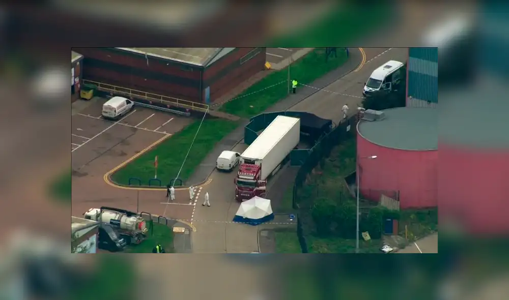 Hallan camión con treinta y nueve muertos en parque industrial [VIDEO]