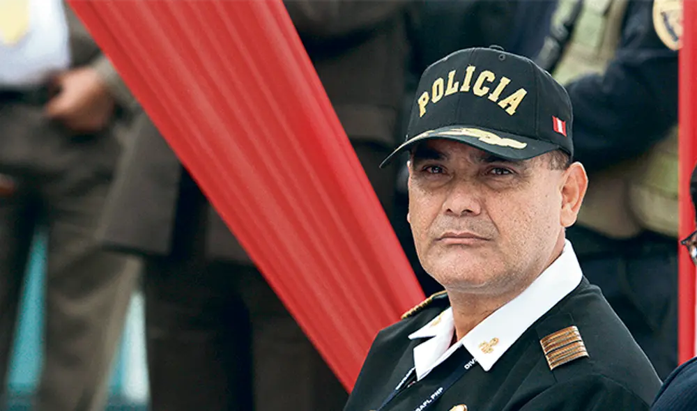 El director de Aviación Policial, general PNP Alfredo Vildoso, sabía que las mascarillas no correspondían a las exigencias técnicas, como lo demostró el peritaje. Foto: Jorge Cerdán