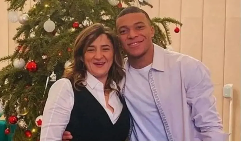 Mbappé y su madre Fayza Lamari durante las fiestas navideñas. Foto: Kylian Mbappé/Instagram.