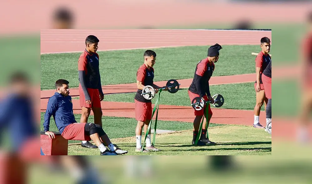 entrena. Tandazo trabaja igual o más que sus compañeros. entrena. Tandazo trabaja igual o más que sus compañeros.