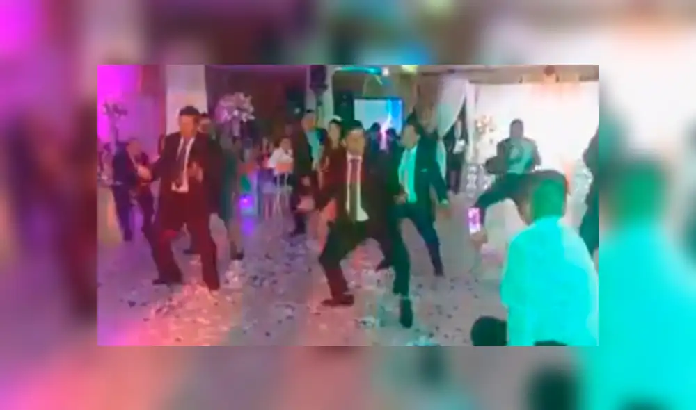 En Facebook, una quinceañera preparó una coreografía acompañada de sus familiares y conquistó a los invitados de su fiesta.