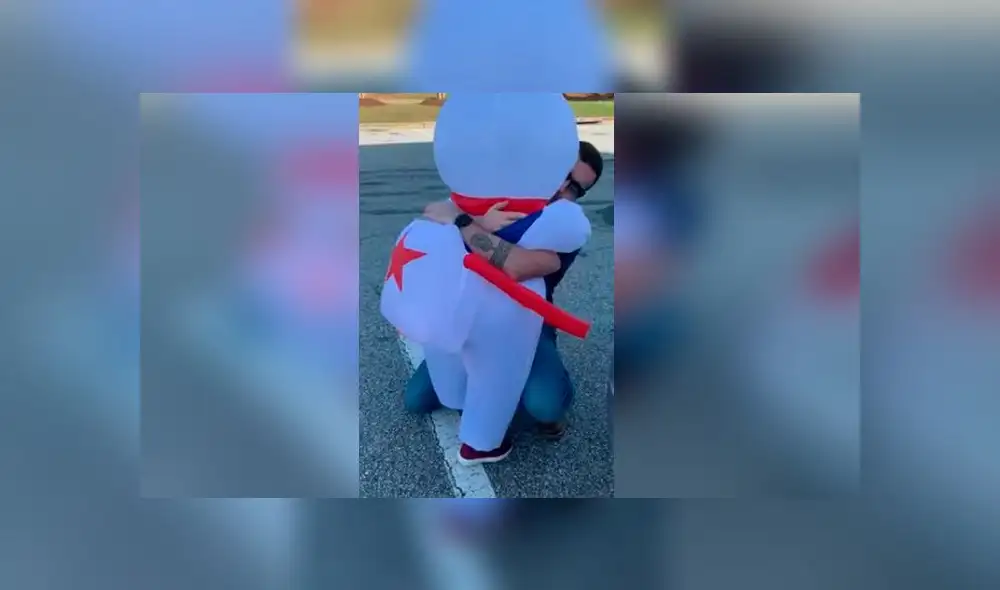 Desliza las imágenes para ver el emotivo reencuentro que tuvo un policía con su hijo a quien no veía por má de dos meses por la cuarentena. Foto: RM Videos Desliza las imágenes para ver el emotivo reencuentro que tuvo un policía con su hijo a quien no veía por má de dos meses por la cuarentena. Foto: RM Videos