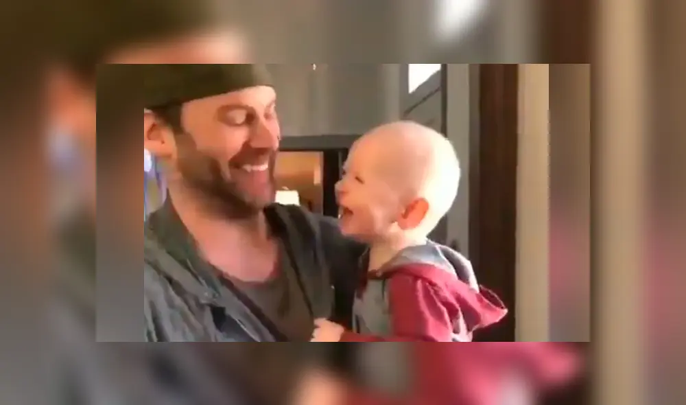 Desliza hacia la izquierda para ver el divertido momento de un padre enseña ‘beat box’ a su bebé y se hicieron viral en Facebook.