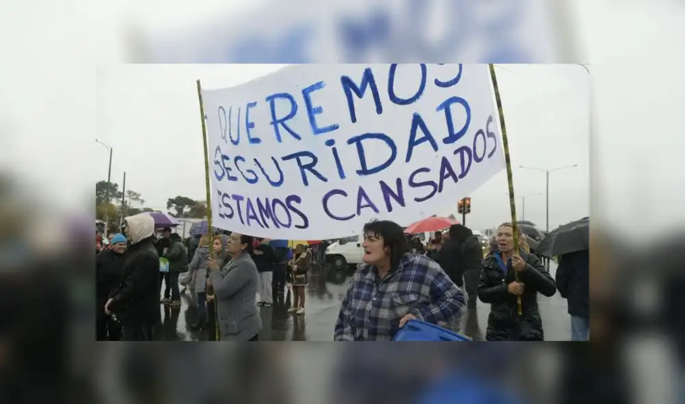 Vecinos de El Agustino cansados de tanta inseguridad en el distrito Vecinos de El Agustino cansados de tanta inseguridad en el distrito