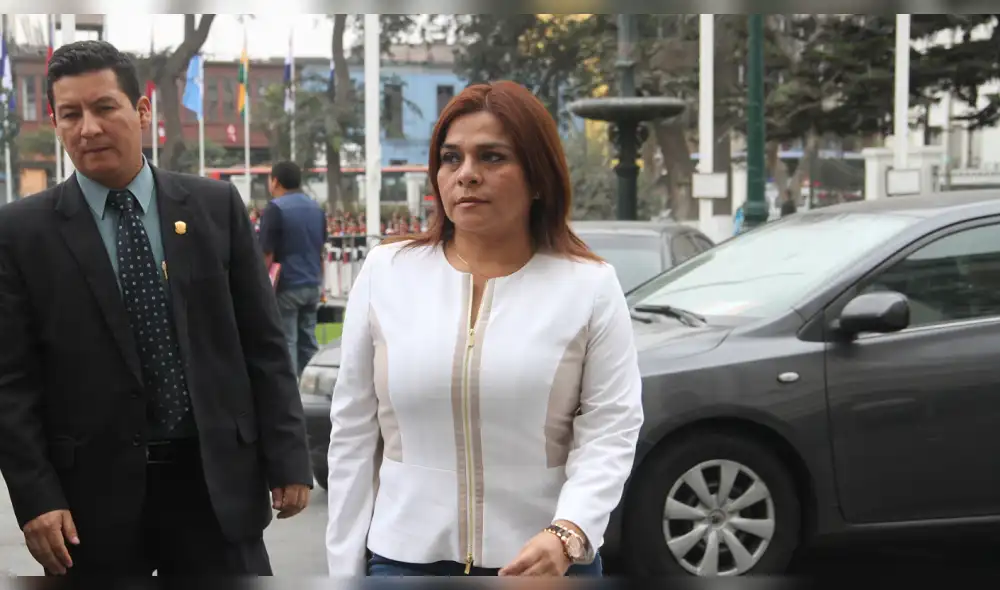 Gustavo Guerra García le increpa a Capuñay no haber "fiscalizado" Línea Amarilla Gustavo Guerra García le increpa a Capuñay no haber "fiscalizado" Línea Amarilla