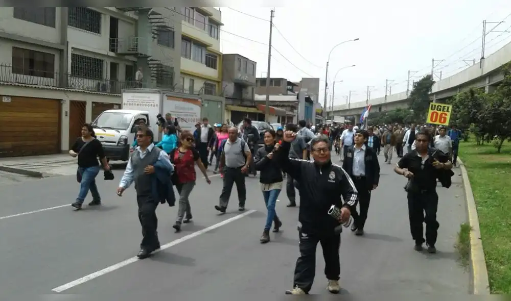 Maestros de varias regiones acataron paro en rechazo de descuentos