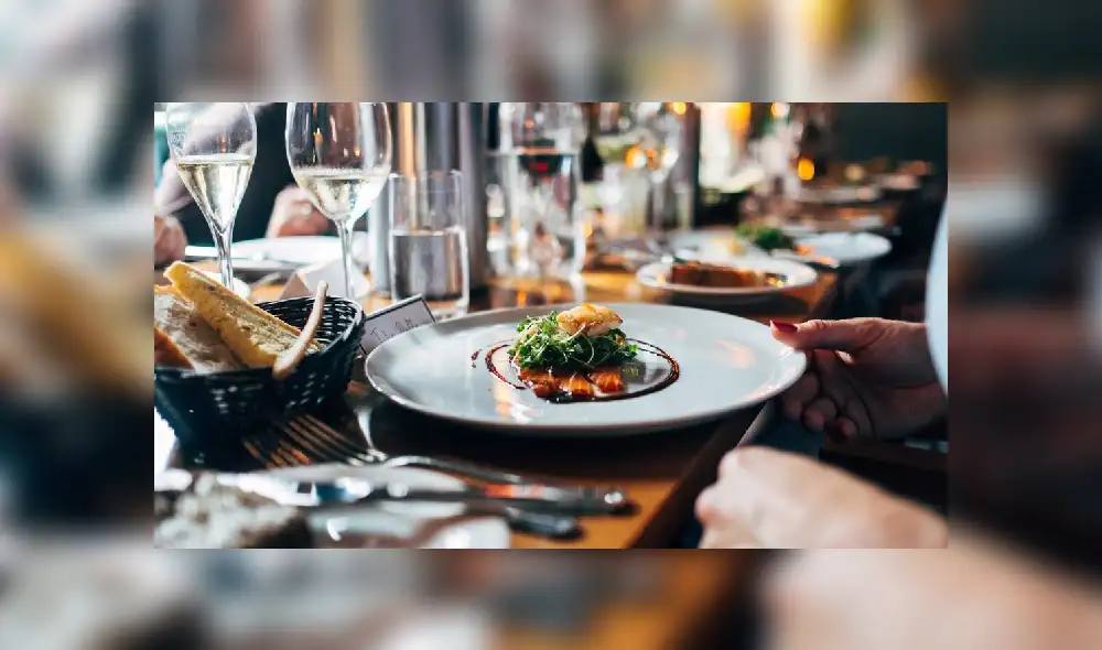 Los trabajadores recibieron $500 dólares cada uno, mientras deben permanecer sin trabajo por la cuarentena. (Foto: referencial)
