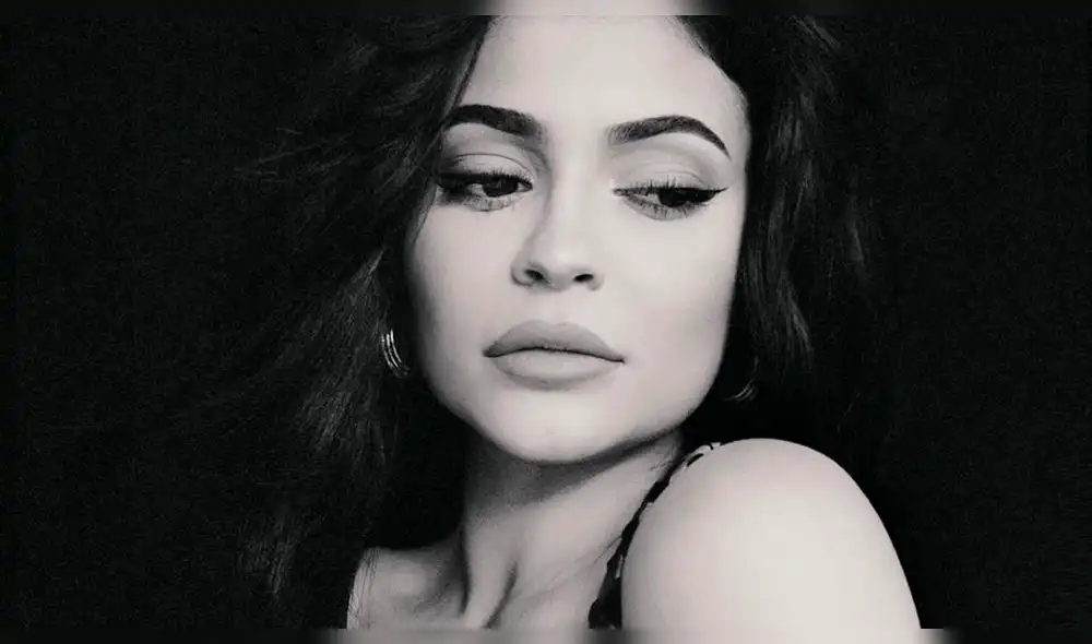 Kylie Jenner deja ver de más al posar en prendas íntimas [VIDEO]