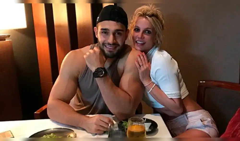 Britney Spears sorprende con sesión de yoga en bikini [VIDEO]