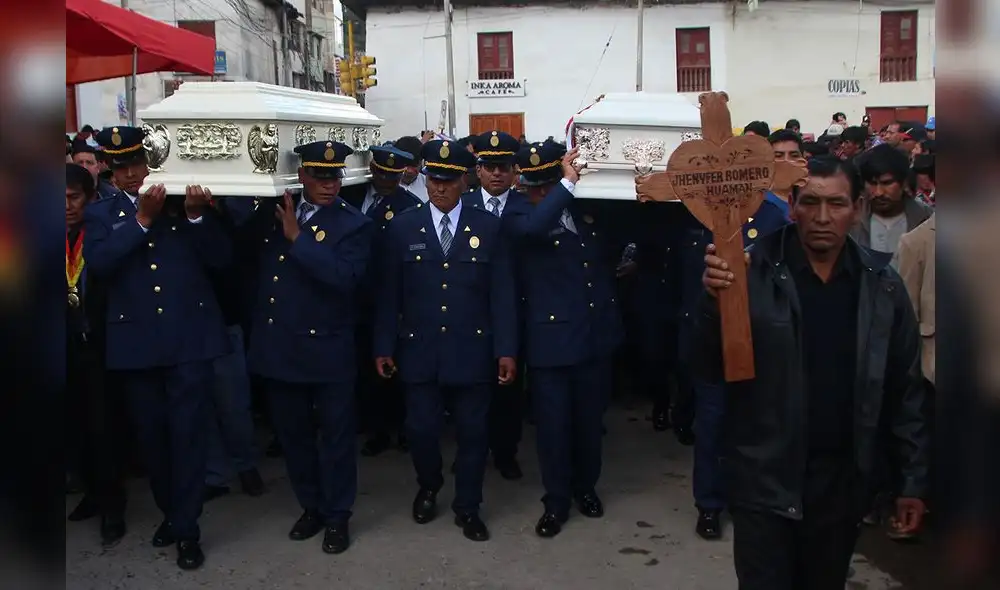 Hoy fueron enterradas las dos niñas asesinadas en Andahuaylas [FOTOS]