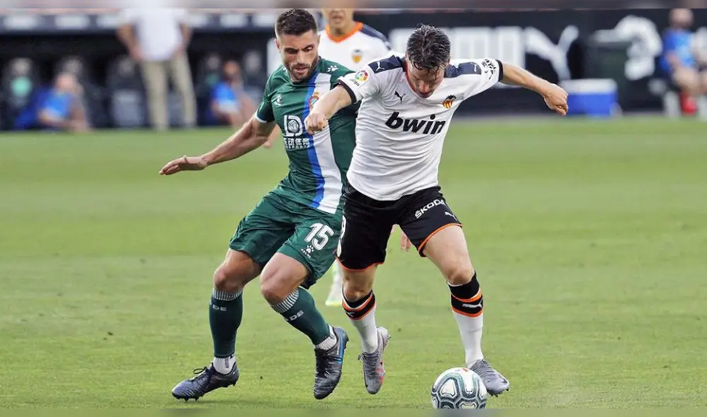 Valencia vs. Espanyol en el partido por LaLiga. | FOTO: EFE