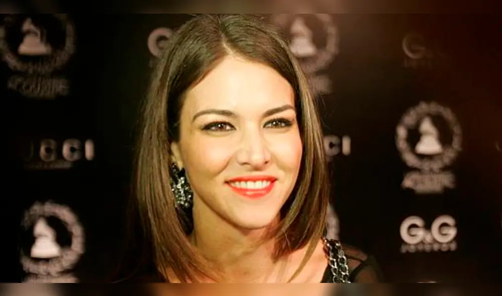 Anahí de Cardenas se muestra como Dios la trajo al mundo