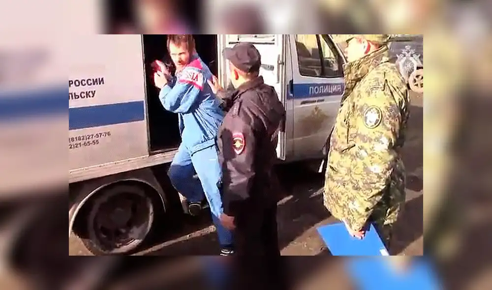 Detienen a hombre por canibalismo: metía huesos de personas y animales en bolsas Detienen a hombre por canibalismo: metía huesos de personas y animales en bolsas