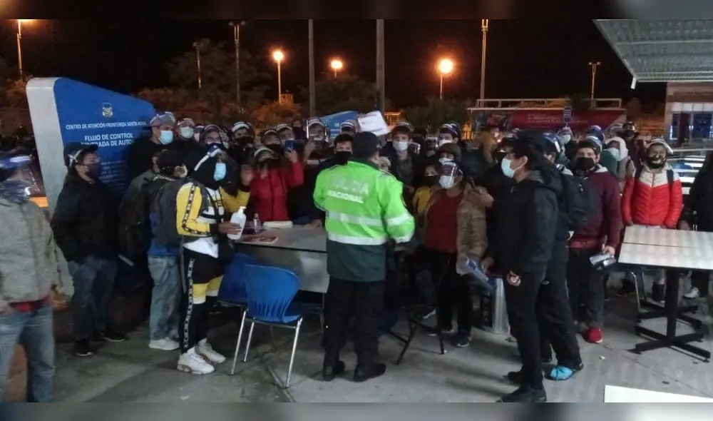 Esta situación hizo que los viajeros que se quedaron en el control, protestaran. Policía puso orden. Esta situación hizo que los viajeros que se quedaron en el control, protestaran. Policía puso orden.