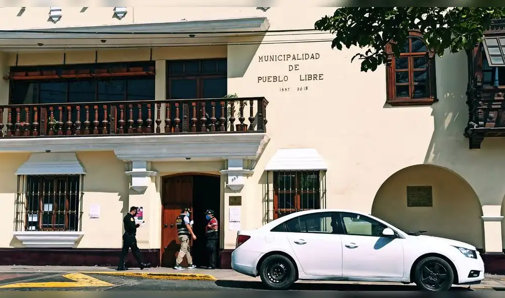 Autoridades investigan presunta compra irregular de equipos de protección personal contra el coronavirus. Foto: Karla Cruz / La República. Autoridades investigan presunta compra irregular de equipos de protección personal contra el coronavirus. Foto: Karla Cruz / La República.