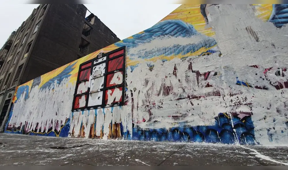 Echan pintura a mural realizado en homenaje a jóvenes muertos en marchas Echan pintura a mural realizado en homenaje a jóvenes muertos en marchas