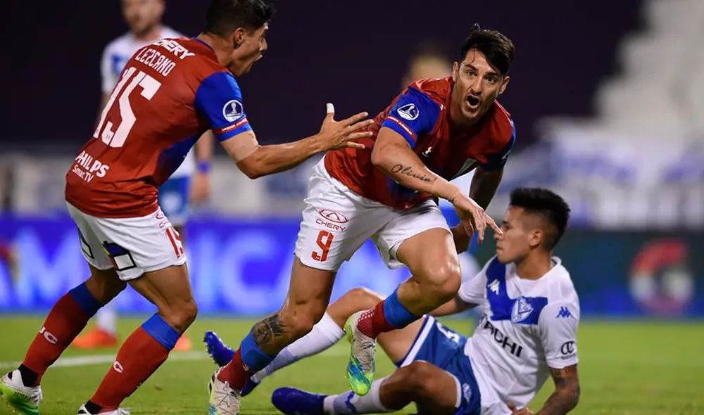 Fernando Zampedri anotó el 1-0 del partido Vélez vs. U. Católica. Foto: EFE Fernando Zampedri anotó el 1-0 del partido Vélez vs. U. Católica. Foto: EFE