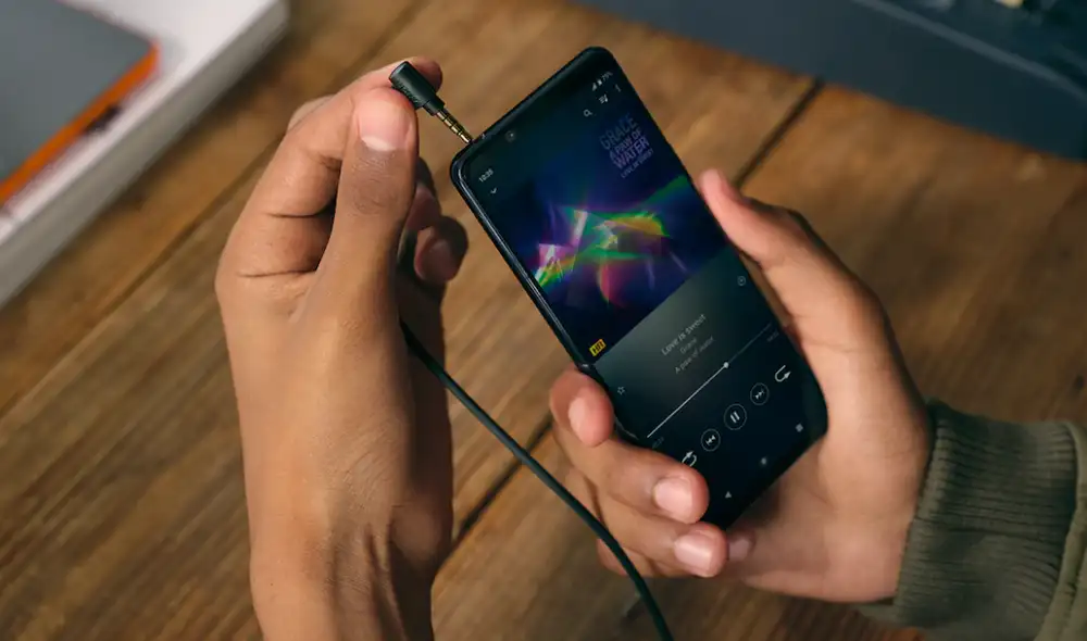 El Xperia 5 II integra conector para audífonos. | Foto: Sony