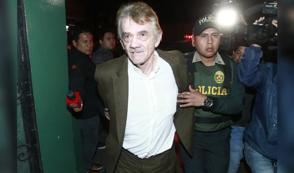 VUELVEN A CAPTURAR  EN EL AGUSTINO AL LADRON  ANCIANO  ELEGANTE  IDENTIFICADO  COMO AGUSTIN MISPIRETA  MERCADO  CUANDO INTENTABA ROBAR  UN CELULAR  EN UNA TIENDA  DE VENTA   Y MANTENIMIENTO D E VEHICULOS EN LA ZONA YA INDICADA  EL  14 DE OCTUBRE DEL 2017  ///  LADRON DELINCUENTE CAPTURADO EL AGUSTINO