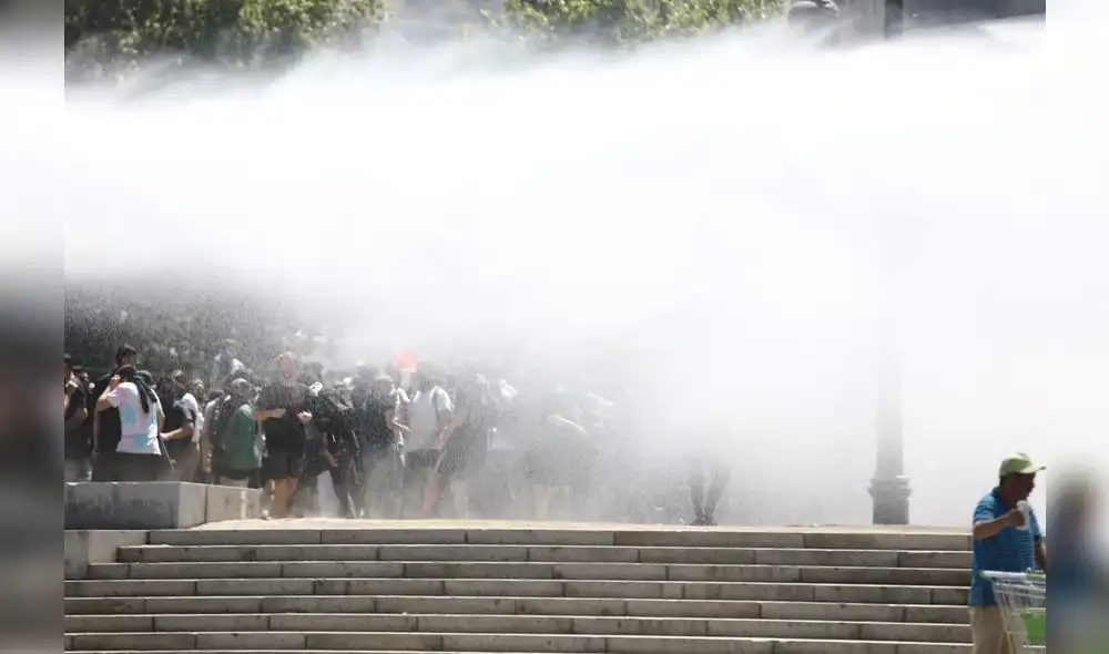 Las fotos que reflejan un Chile en crisis y colapsado por la violencia. Fotos: Jorge Cerdán Las fotos que reflejan un Chile en crisis y colapsado por la violencia. Fotos: Jorge Cerdán
