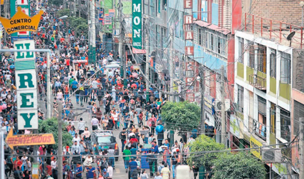 Al borde del precipicio. Miles de pequeñas empresas hoy paralizadas por la crisis nacional continúan esperando crédito barato y sobrevivir a la recesión.