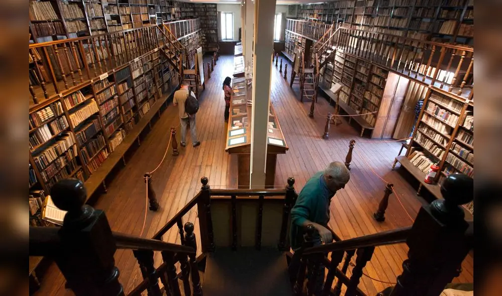 MUSEO LA RECOLETA ALBERGA ARTE RELIGIOSO Y ARTE PRECOLOMBINO Y ANIMALES AMAZONICOS
TURISMO AREQUIPA