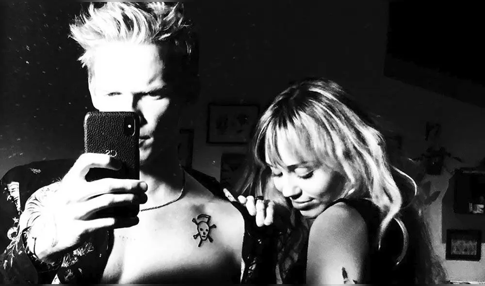 Miley Cyrus y Cody Simpson se encuentran en un aparente romance Miley Cyrus y Cody Simpson se encuentran en un aparente romance