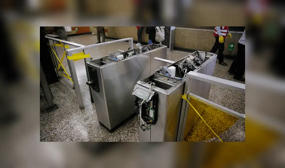 Protestas en Chile por alza de tarifa del Metro de Santiago. Foto: AFP