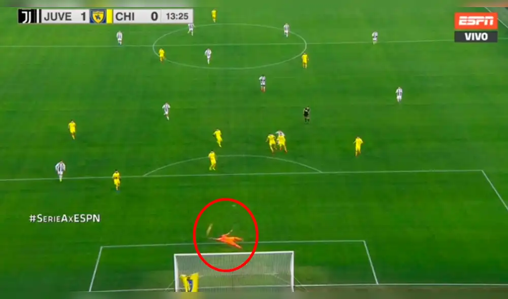 Juventus vs Chievo: potente remate de Douglas Costa para marcar el 1-0 [VIDEO]