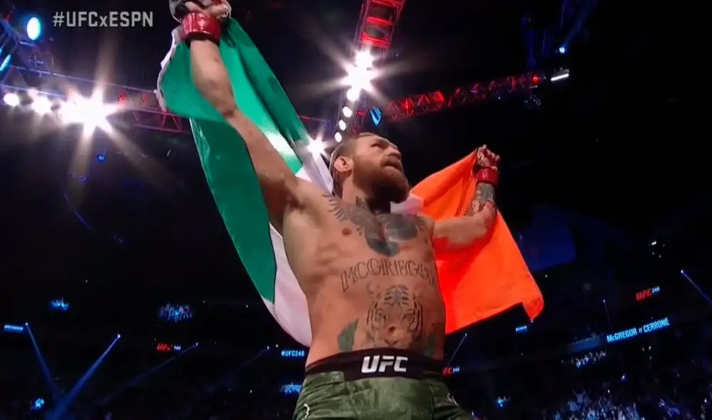 Conor McGregor le propinó una brutal patada a Cowboy Cerrone y lo venció en 40 segundos en el UFC 246. | Foto: ESPN Conor McGregor le propinó una brutal patada a Cowboy Cerrone y lo venció en 40 segundos en el UFC 246. | Foto: ESPN