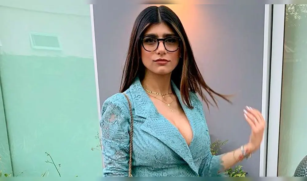 Mia Khalifa muestra los resultados de su operación. Mia Khalifa muestra los resultados de su operación.