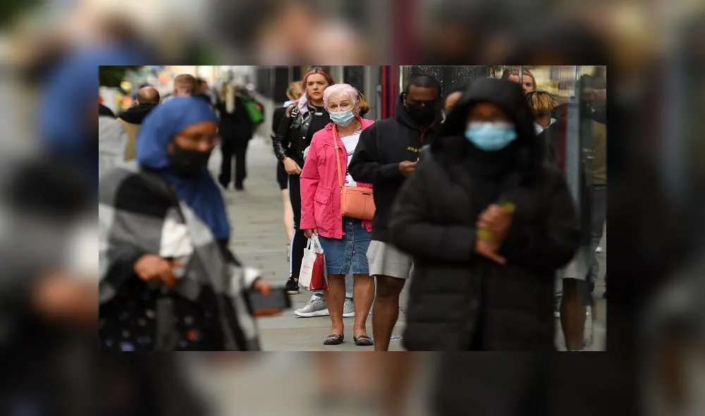 En Reino Unido solo se permite reuniones de seis personas como máximo para evitar la propagación de la COVID-19. Foto: AFP. En Reino Unido solo se permite reuniones de seis personas como máximo para evitar la propagación de la COVID-19. Foto: AFP.
