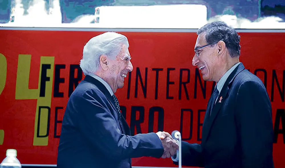 Dúo. Martín Vizcarra cuando saluda al premio nobel.