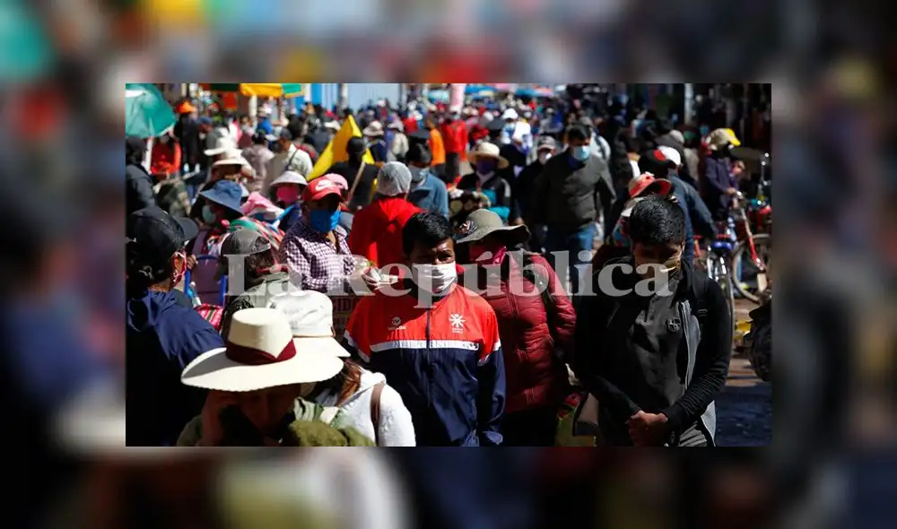 Solo en abril hubo cierra puertas en Juliaca (Puno). Después casi todo volvió a la normalidad con ciertas restricciones. Foto: Juan Carlos Cisneros.