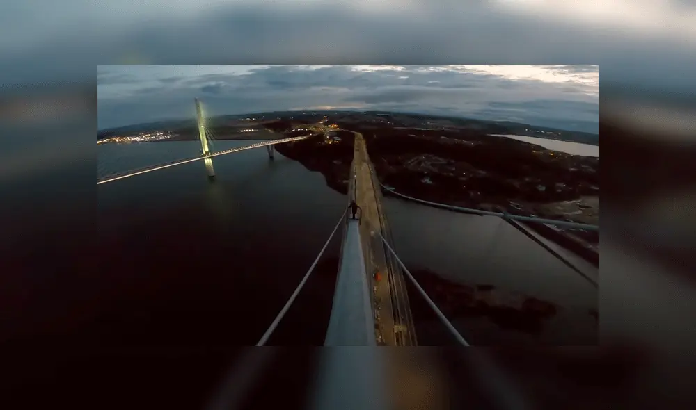 Desliza las imágenes para ver el arriesgado ascenso al puente de más de 150 metros de alto. Foto: captura YouTube.