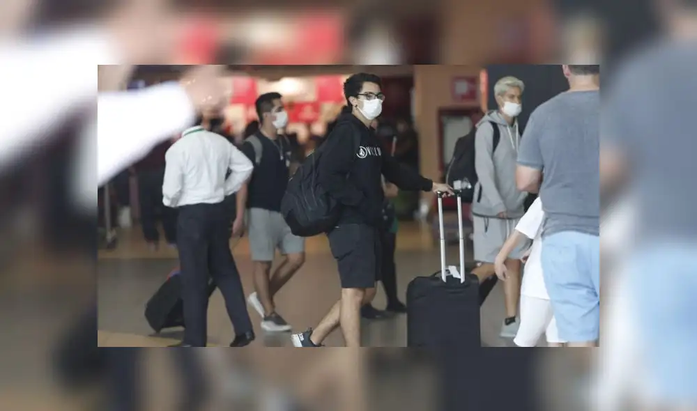 Mientras que algunos pudieron alcanzar boletos para volar antes del cierre de fronteras, otros buscan opciones para alojarse los próximos 15 días. (Foto: Antonio Melgarejo / La República) Mientras que algunos pudieron alcanzar boletos para volar antes del cierre de fronteras, otros buscan opciones para alojarse los próximos 15 días. (Foto: Antonio Melgarejo / La República)