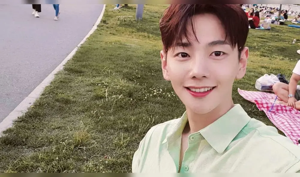 Desliza para ver más fotos de Park Jin Hoon. Desliza para ver más fotos de Park Jin Hoon.