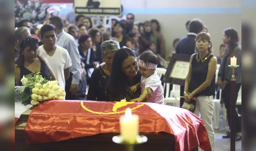 Personalidades políticas, militantes y público en general despiden a Alan García en la Casa del Pueblo. [FOTOS]