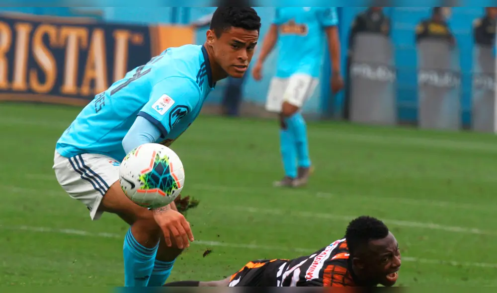 Percy Olivares critica a su hijo Christopher por su rendimiento en el Perú vs. Paraguay.