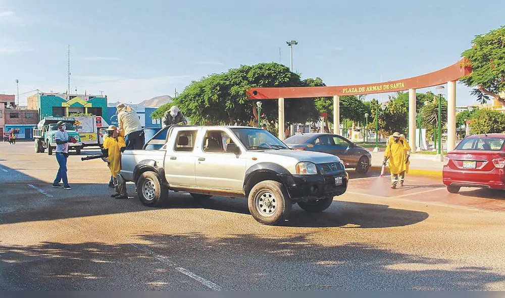 Entre ellos, se encuentra el primer regidor Jorge Espejo Llacas, quien hizo público, a través de sus redes sociales, que contrajo el virus.