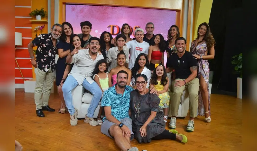 Elenco en pleno de la telenovela. Elenco en pleno de la telenovela.