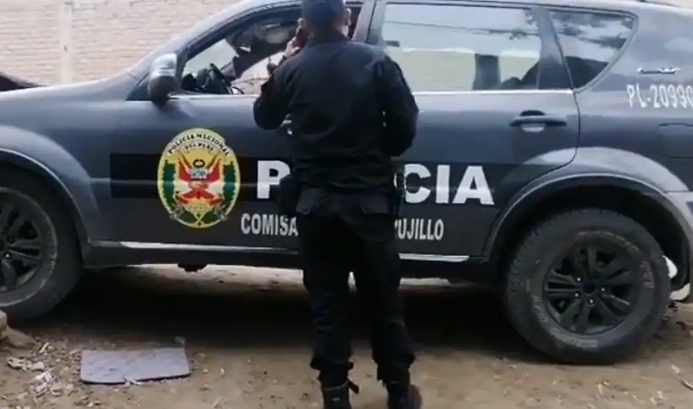 Agentes policiales de Alto Trujillo llegaron a la zona. Foto: captura video Soltv Agentes policiales de Alto Trujillo llegaron a la zona. Foto: captura video Soltv