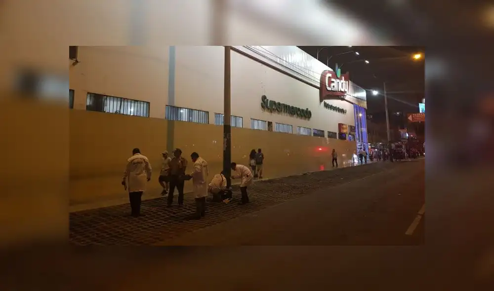 Antes de la balacera, los cómplices de los delincuentes en moto habrían estado siguiendo a los ocupantes de la camioneta. (Foto: Joel Robles / La República) Antes de la balacera, los cómplices de los delincuentes en moto habrían estado siguiendo a los ocupantes de la camioneta. (Foto: Joel Robles / La República)