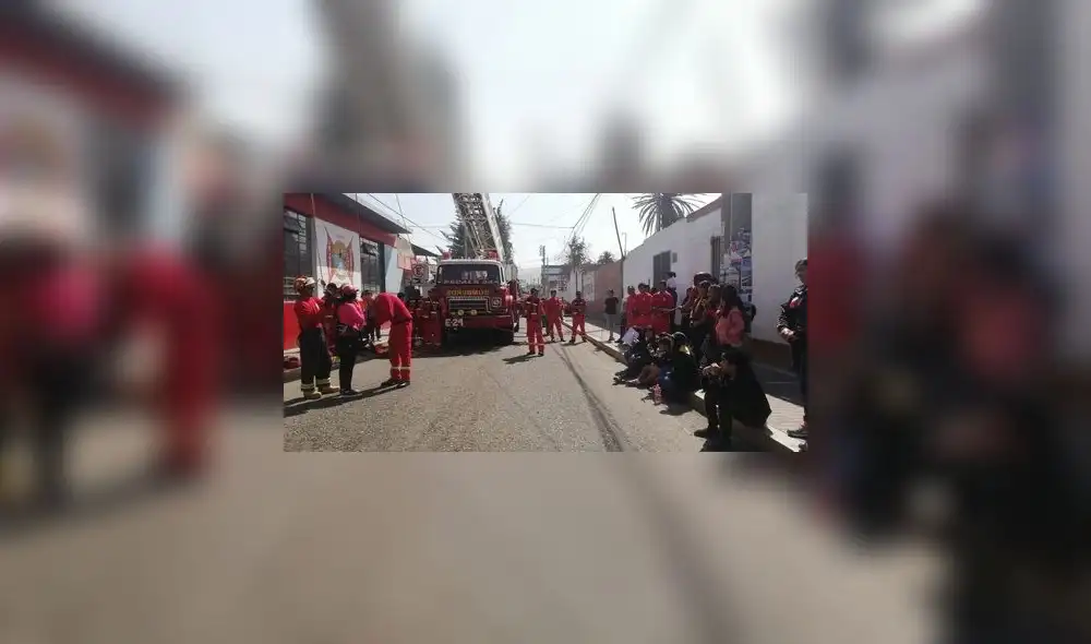 Hoy se realizó la jornada de puertas abiertas denominada “Bombero por un día” en la Compañía de bomberos Nº24. Foto. Radio Uno