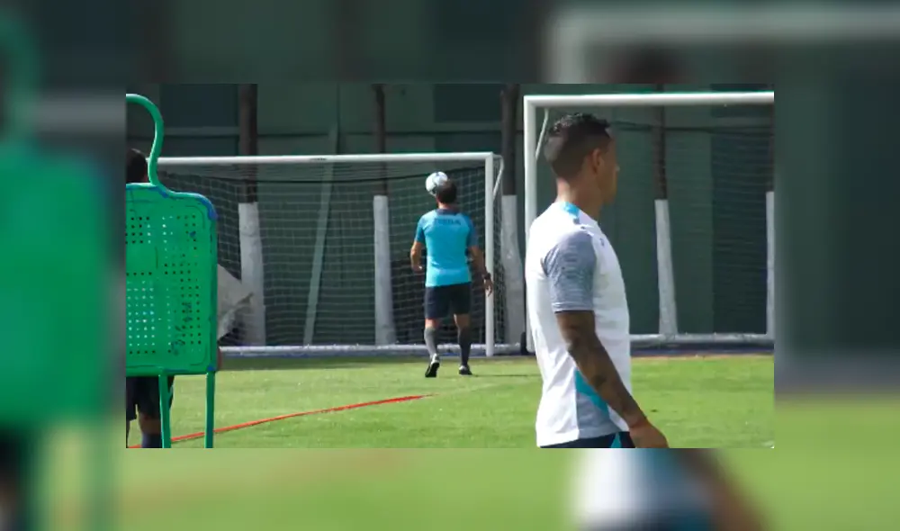Yoshimar Yotún fue blanco de una singular broma por parte de su equipo Cruz Azul. Yoshimar Yotún fue blanco de una singular broma por parte de su equipo Cruz Azul.