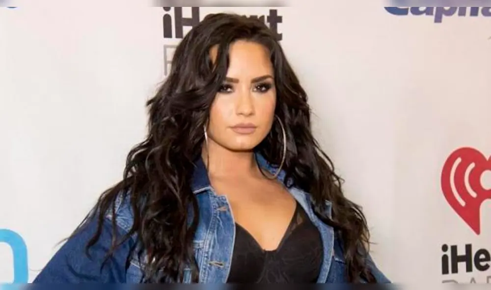 Demi Lovato comparte en Instagram candentes fotos en bikini al descubrir temporizador de la cámara